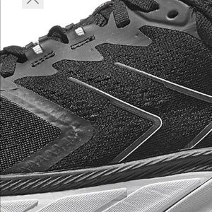 HOKA Arahi 5 Womens black white sneaker size 7.5